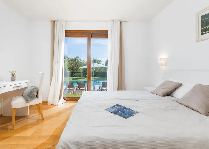 Terra Rossa Villa *