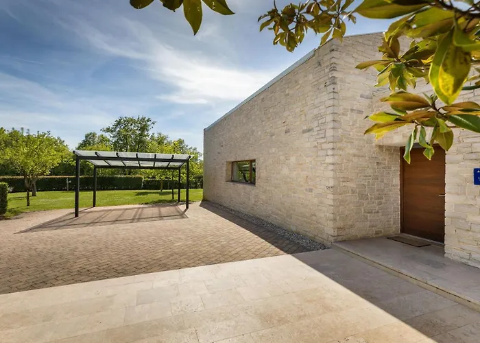 Terra Rossa Villa *