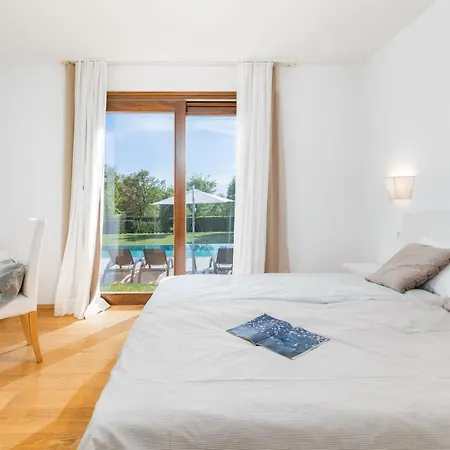 Terra Rossa Villa *
