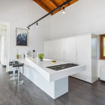 Terra Rossa Villa *